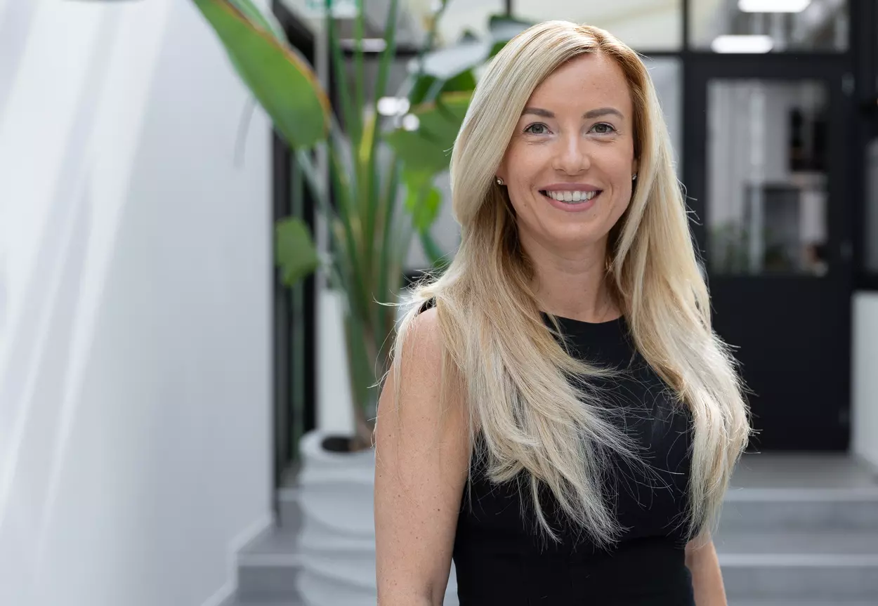 Sabrine, CFO